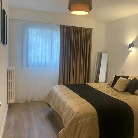 Modern Elegance 10 Min Walk From Palace Of Festivals And Congress Appartamento