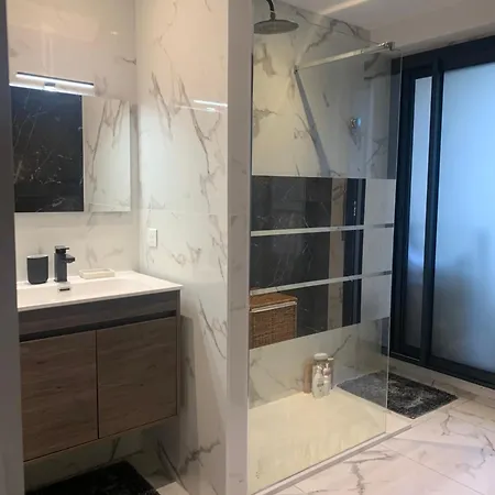 Appartamento Modern Elegance 10 Min Walk From Palace Of Festivals And Congress